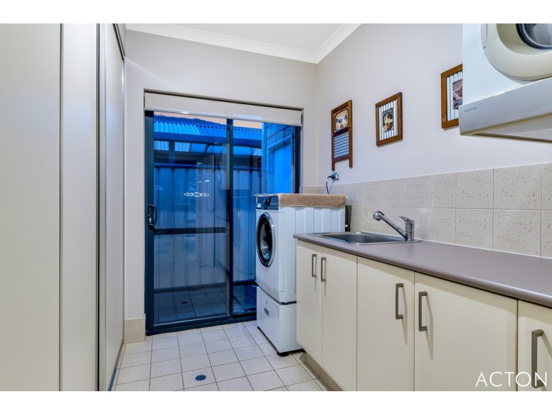 1 Anniston Loop, Meadow Springs WA 6210