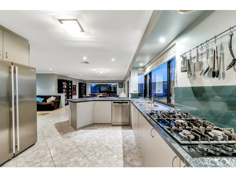 69 Oceanic Drive, Dawesville WA 6211