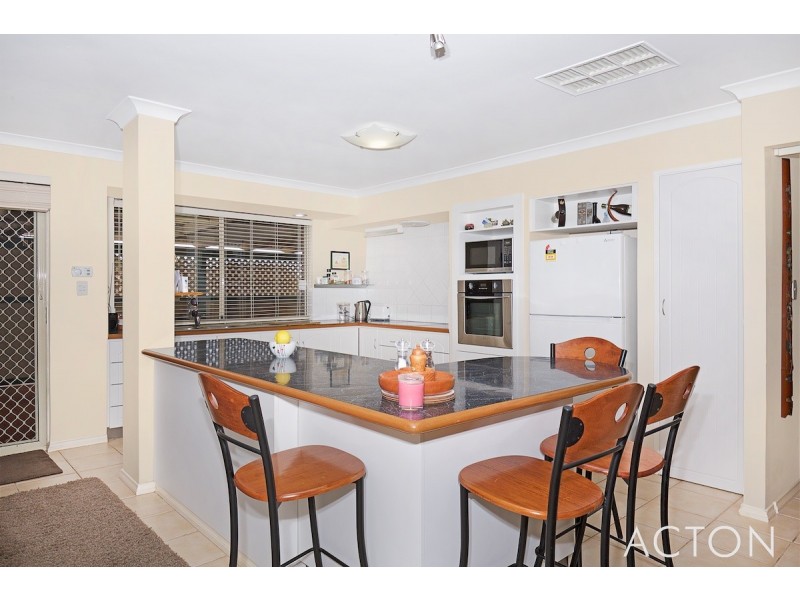 4 Berrigan Row, Halls Head WA 6210