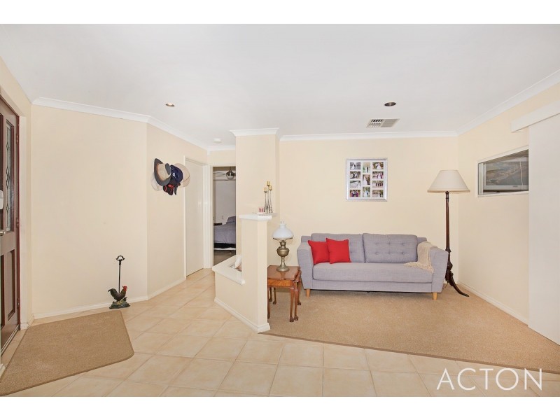 4 Berrigan Row, Halls Head WA 6210