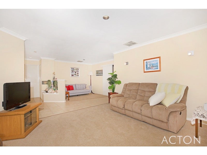 4 Berrigan Row, Halls Head WA 6210