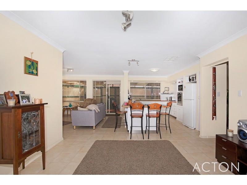 4 Berrigan Row, Halls Head WA 6210