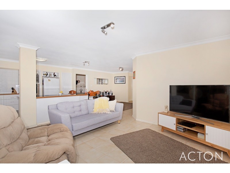 4 Berrigan Row, Halls Head WA 6210