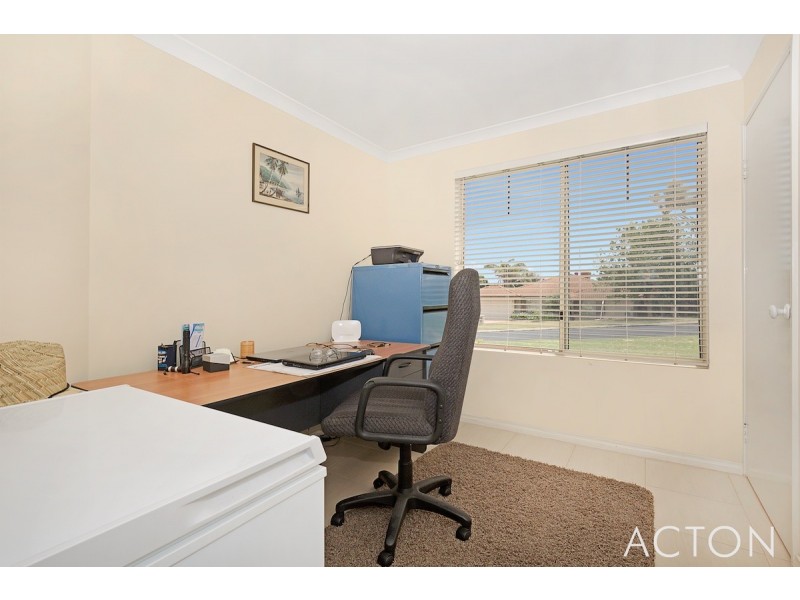 4 Berrigan Row, Halls Head WA 6210