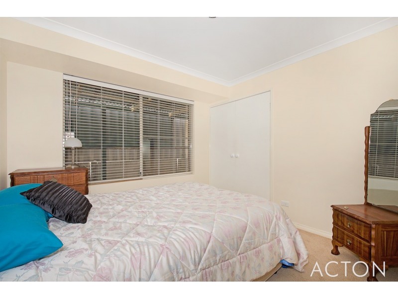 4 Berrigan Row, Halls Head WA 6210