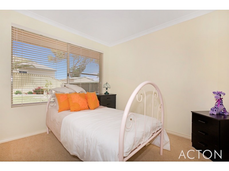 4 Berrigan Row, Halls Head WA 6210