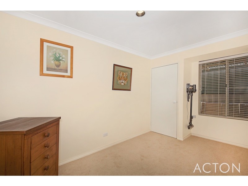 4 Berrigan Row, Halls Head WA 6210