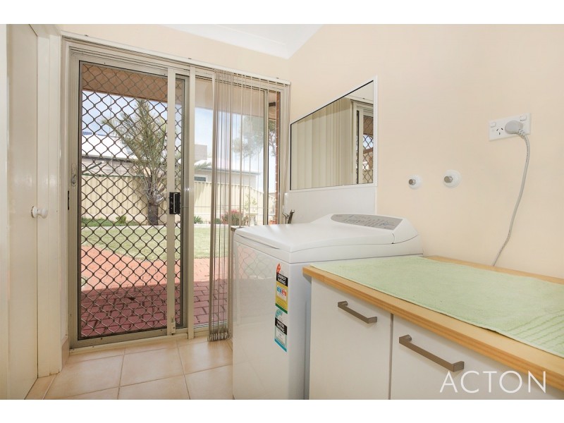 4 Berrigan Row, Halls Head WA 6210