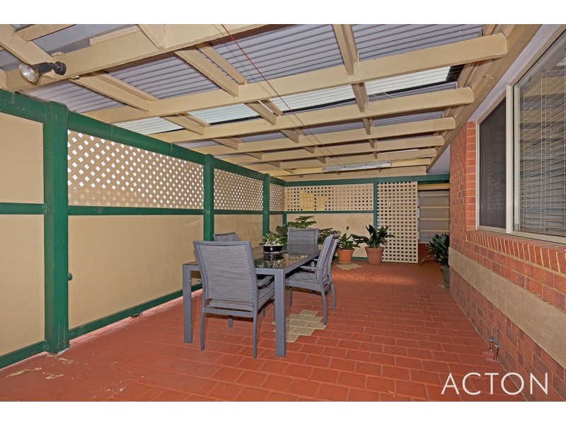 4 Berrigan Row, Halls Head WA 6210