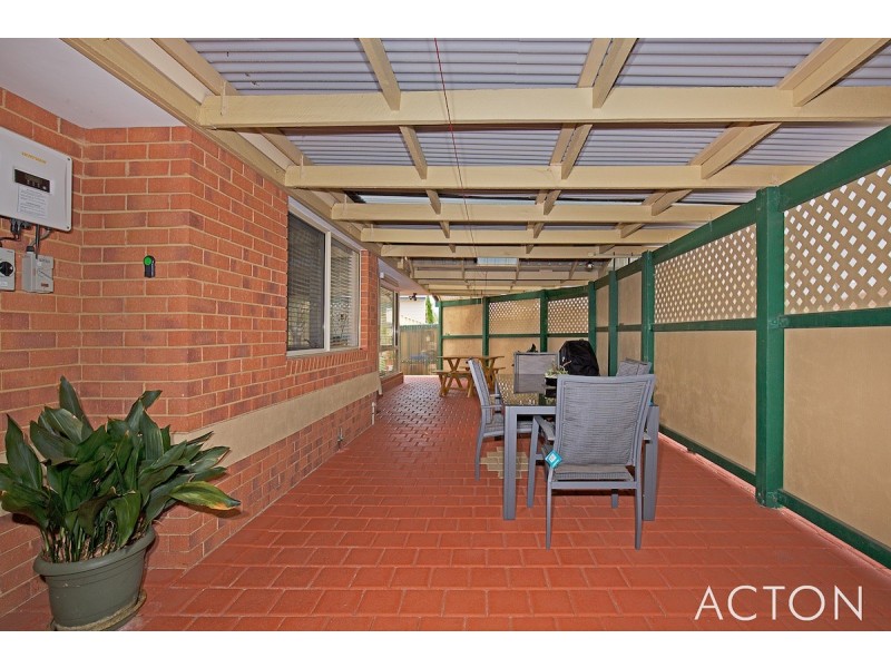 4 Berrigan Row, Halls Head WA 6210