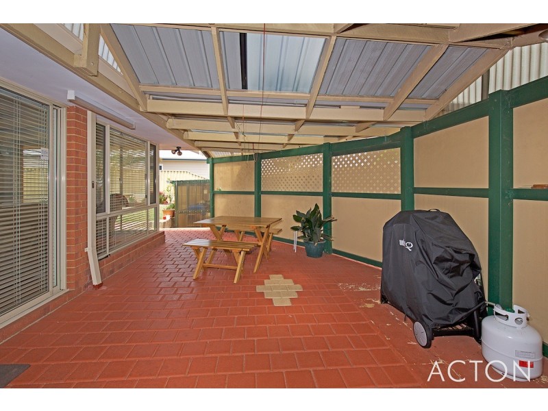 4 Berrigan Row, Halls Head WA 6210