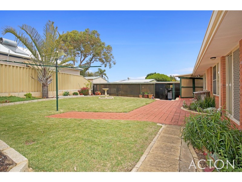 4 Berrigan Row, Halls Head WA 6210