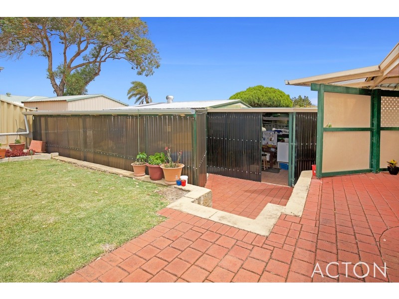 4 Berrigan Row, Halls Head WA 6210