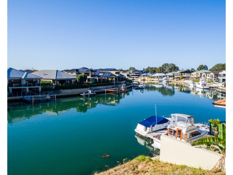 8 Santavea Mews, Halls Head WA 6210