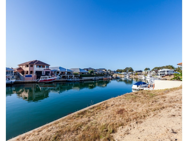 8 Santavea Mews, Halls Head WA 6210