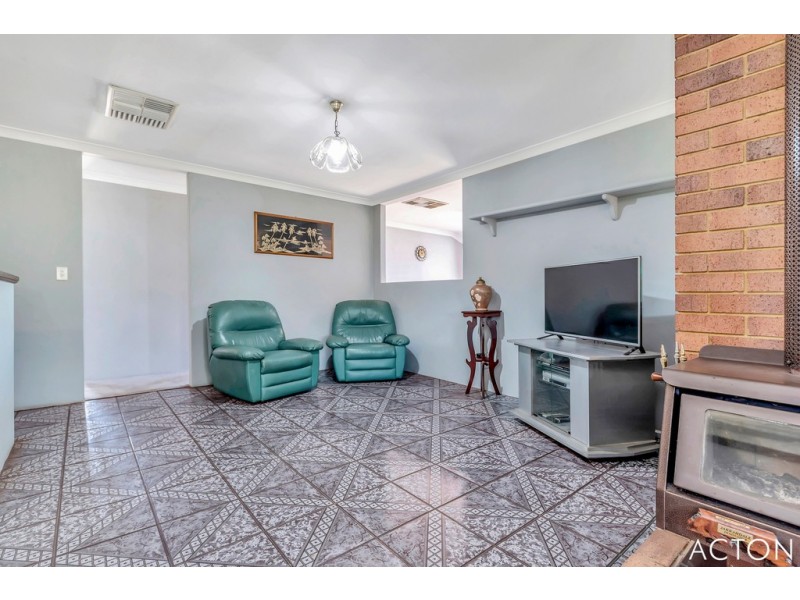 16 Scrubbird Court, Greenfields WA 6210