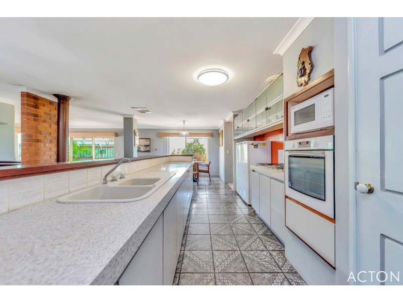 16 Scrubbird Court, Greenfields WA 6210