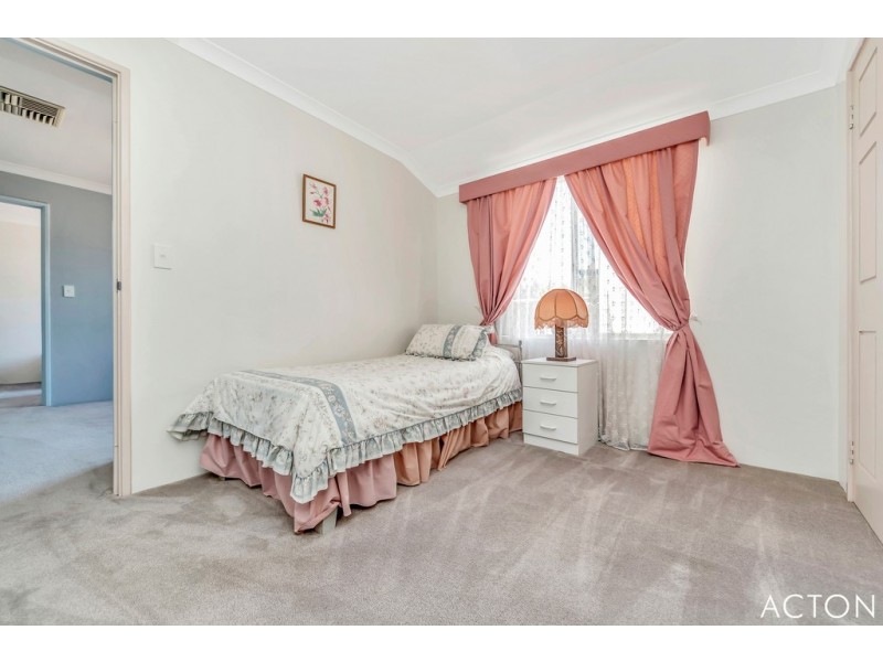 16 Scrubbird Court, Greenfields WA 6210