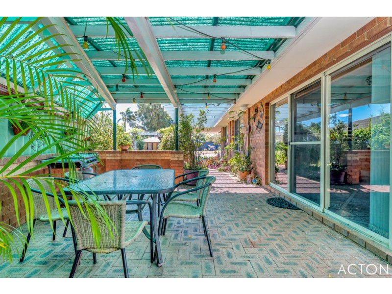 16 Scrubbird Court, Greenfields WA 6210