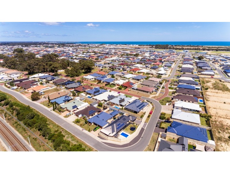 26 Garcia Loop, Lakelands WA 6180