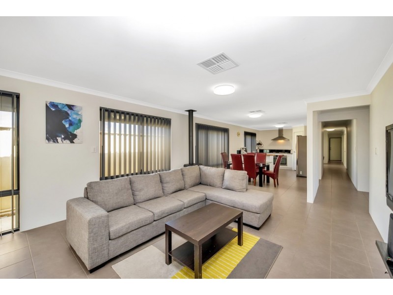 26 Garcia Loop, Lakelands WA 6180