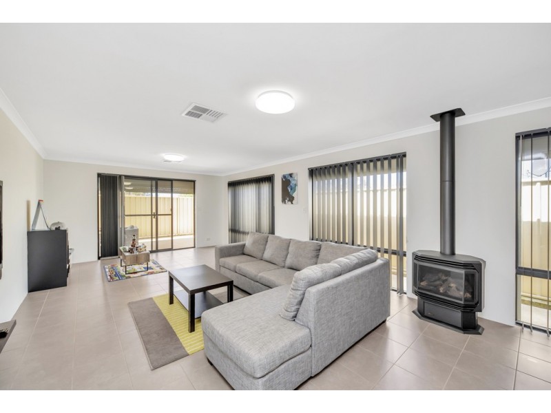 26 Garcia Loop, Lakelands WA 6180