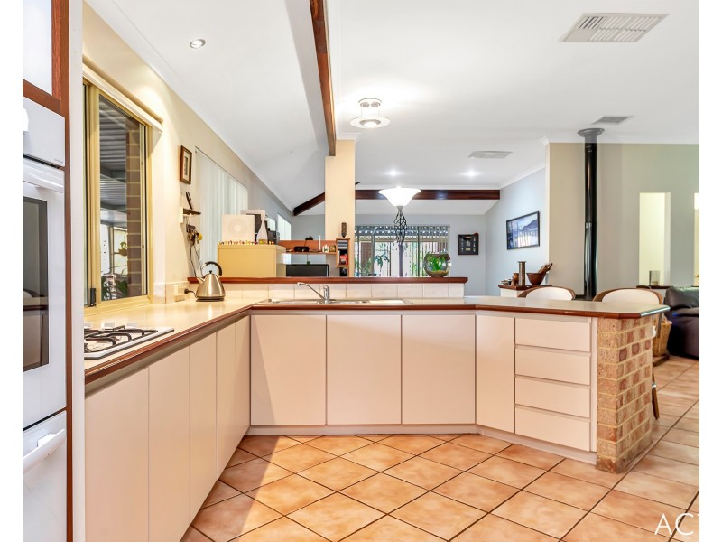 16 Hillview Close, Serpentine WA 6125