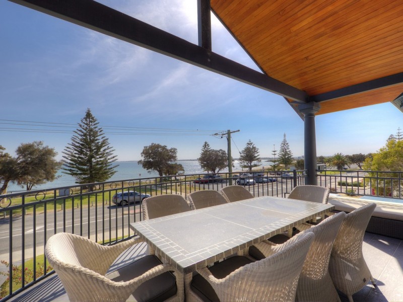 13 Halls Head Parade, Halls Head WA 6210