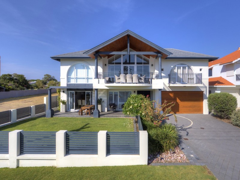 13 Halls Head Parade, Halls Head WA 6210