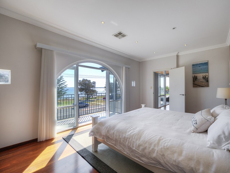 13 Halls Head Parade, Halls Head WA 6210