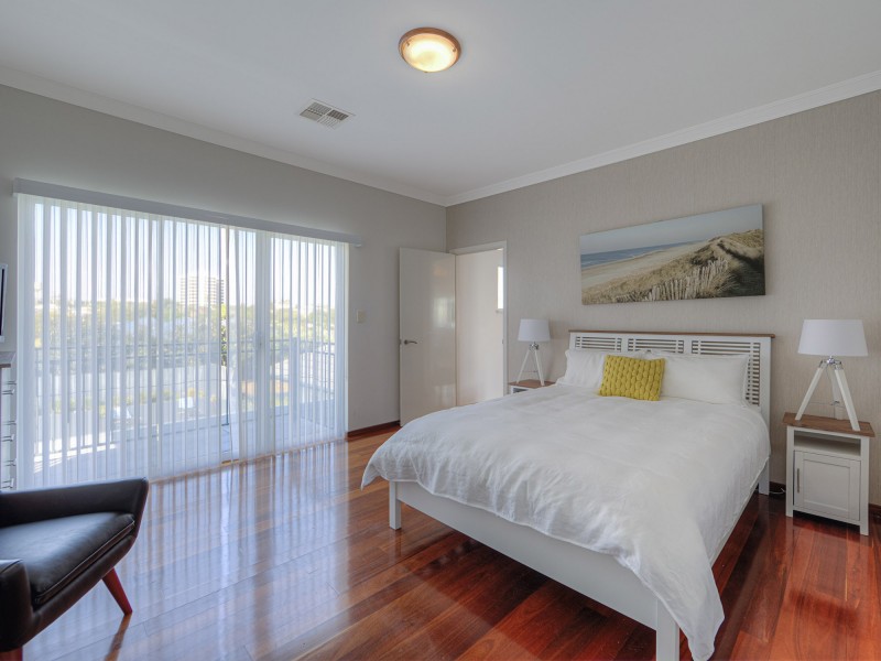 13 Halls Head Parade, Halls Head WA 6210