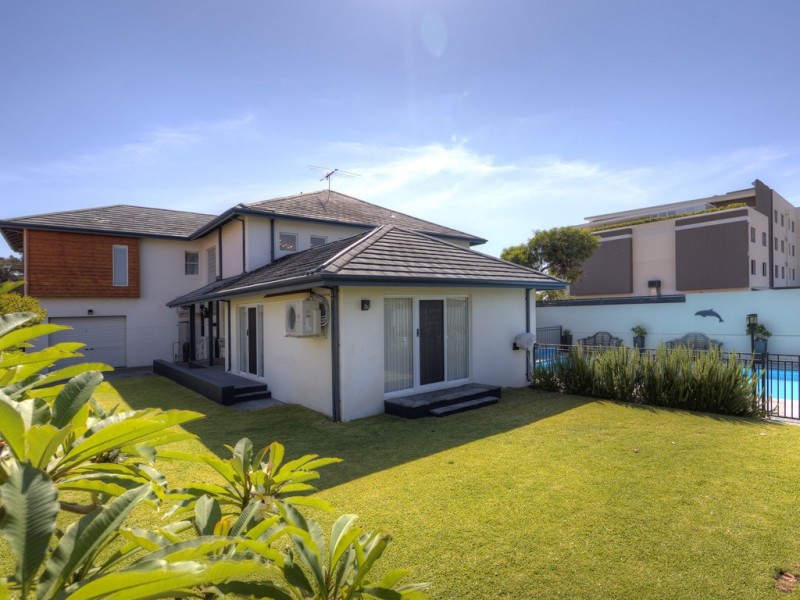 13 Halls Head Parade, Halls Head WA 6210