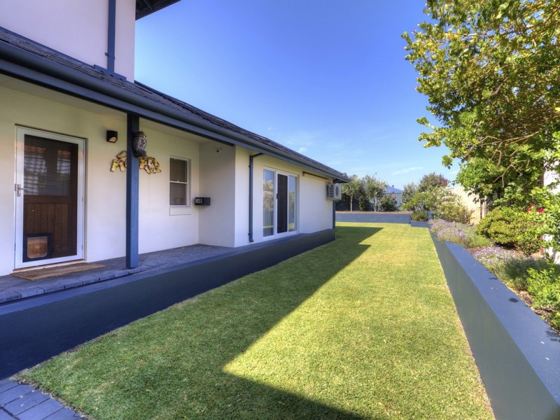 13 Halls Head Parade, Halls Head WA 6210
