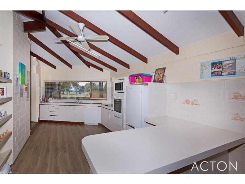 42 Wellya Cresent, South Yunderup WA 6208