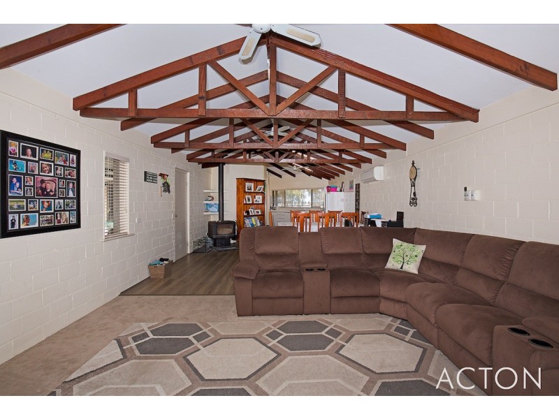 42 Wellya Cresent, South Yunderup WA 6208