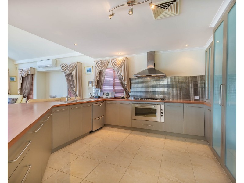 12 Brindabella Crescent, Halls Head WA 6210