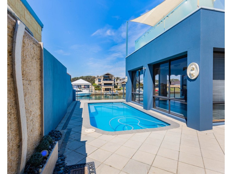 12 Brindabella Crescent, Halls Head WA 6210