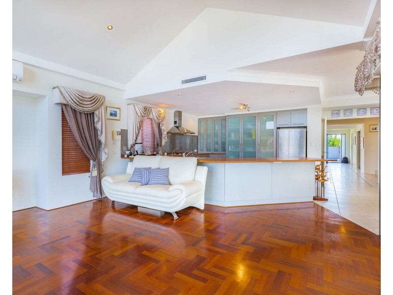 12 Brindabella Crescent, Halls Head WA 6210