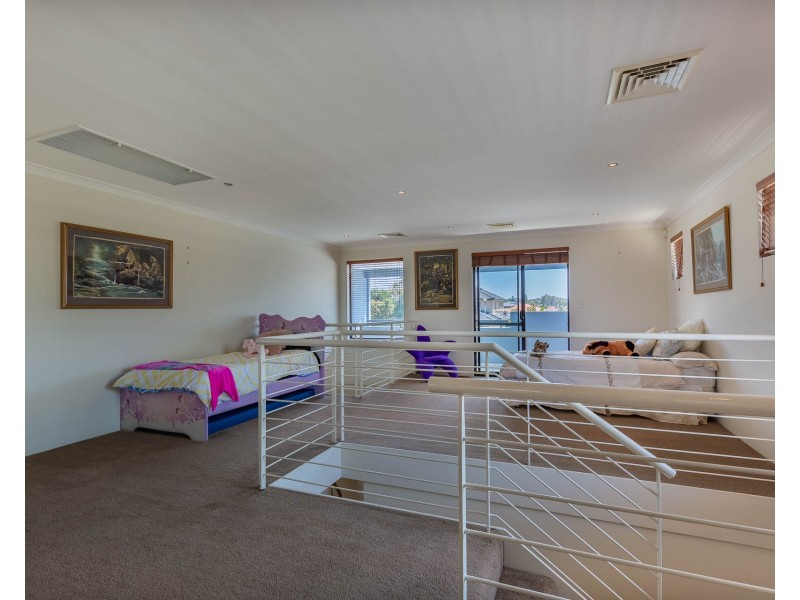 12 Brindabella Crescent, Halls Head WA 6210