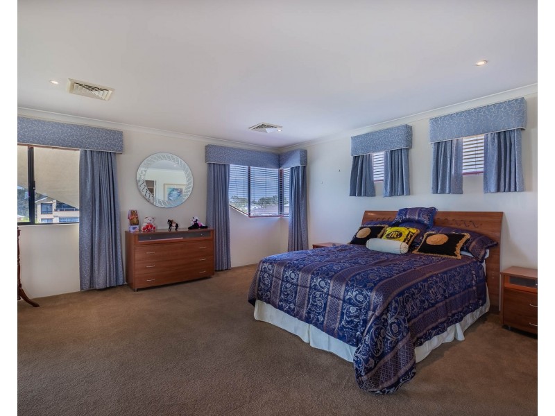 12 Brindabella Crescent, Halls Head WA 6210