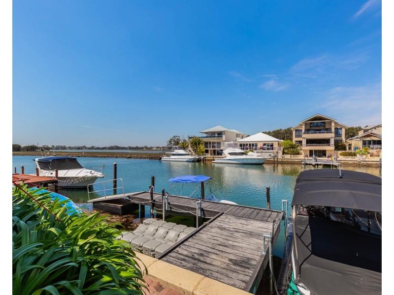 12 Brindabella Crescent, Halls Head WA 6210