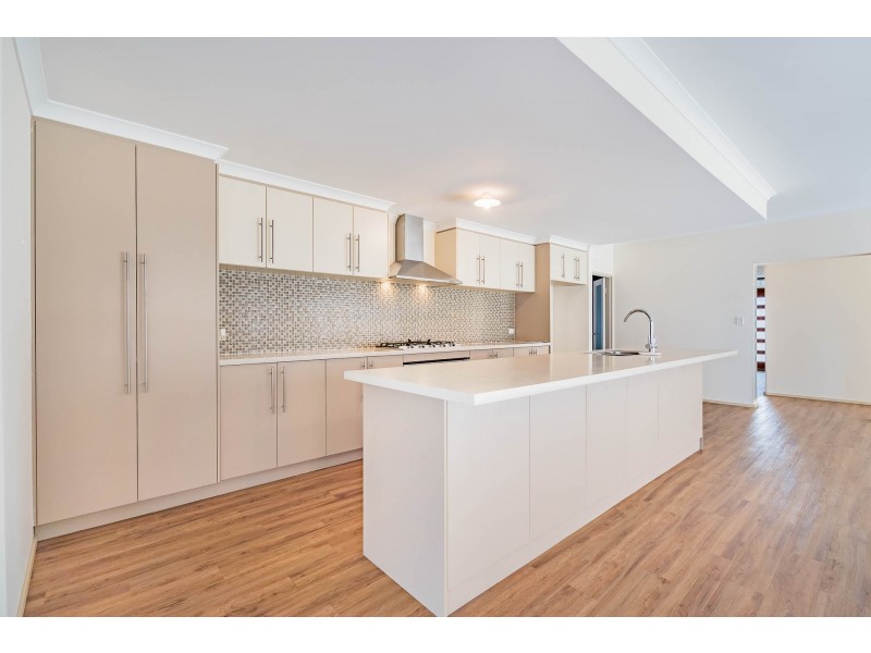 7 Buttercup Parkway, Halls Head WA 6210