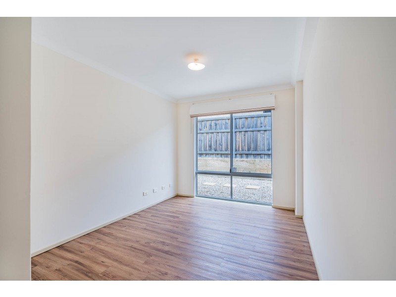 7 Buttercup Parkway, Halls Head WA 6210