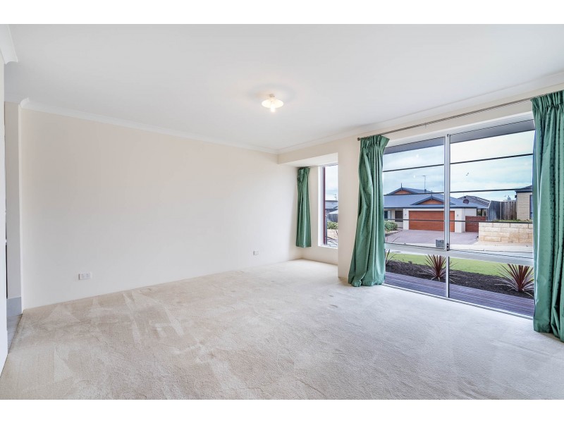 7 Buttercup Parkway, Halls Head WA 6210