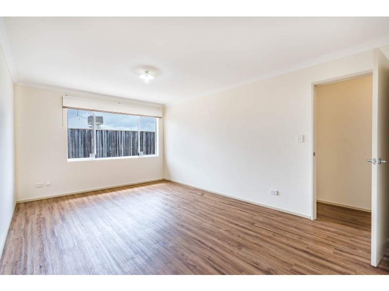 7 Buttercup Parkway, Halls Head WA 6210