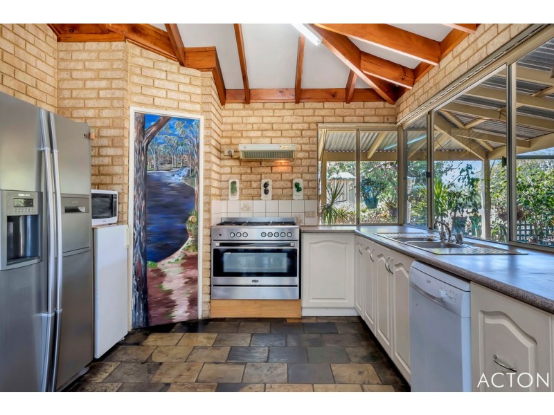 136 Shenton Road, Barragup WA 6209