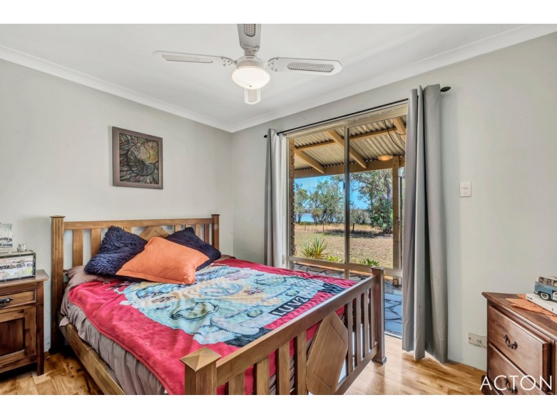 136 Shenton Road, Barragup WA 6209