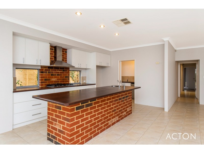 3 Dyer Lane, Lakelands WA 6180