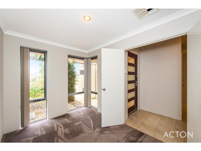 3 Dyer Lane, Lakelands WA 6180