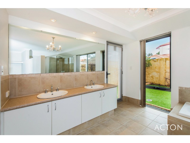 3 Dyer Lane, Lakelands WA 6180